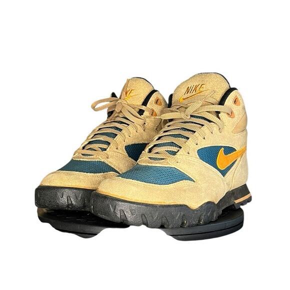 ***SOLD*** Nike Caldera Hiking Shoes Womens Size 7.5 Brown Retro - Picture 2 of 6